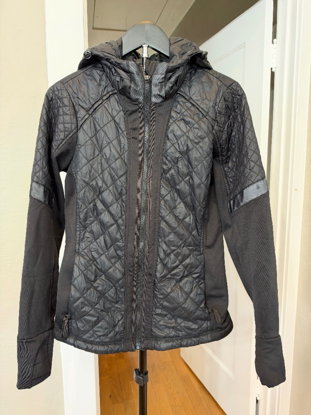 Athleta Rock Springs Quilted Hybrid Hooded Jacket Black MP Medium Petite